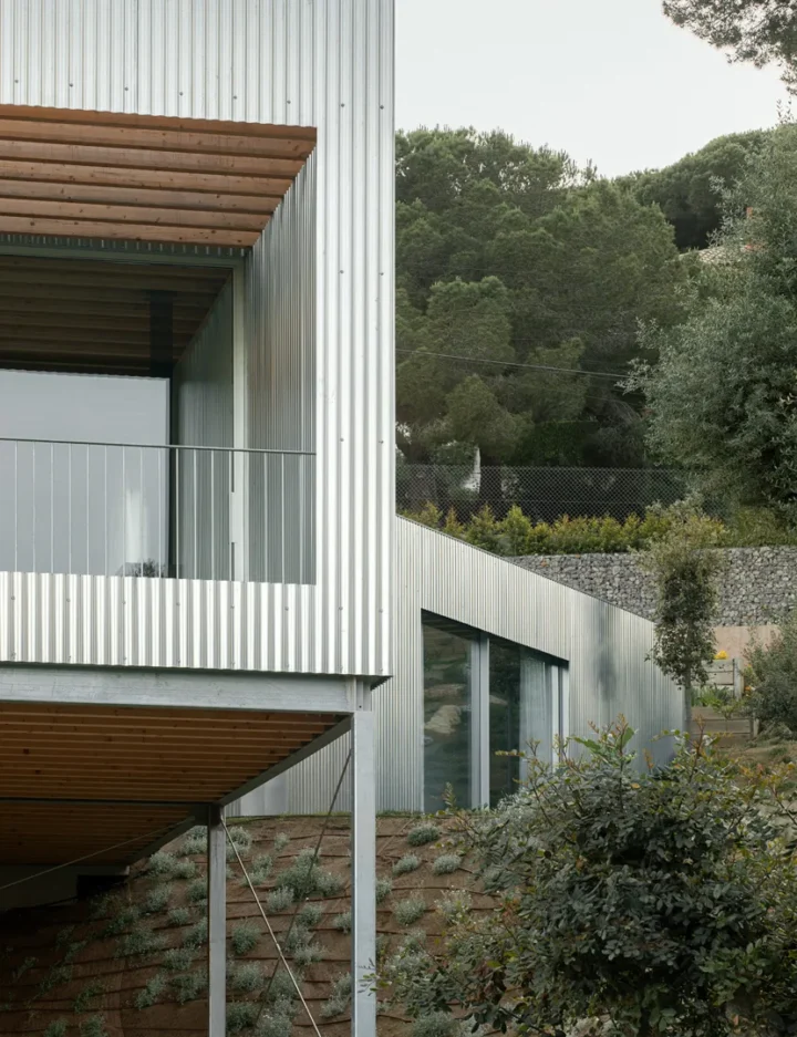 House 144º